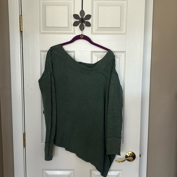 We The Free Tops - 3 for $10 We The Free Off the Shoulder Green Top Ladies Small
